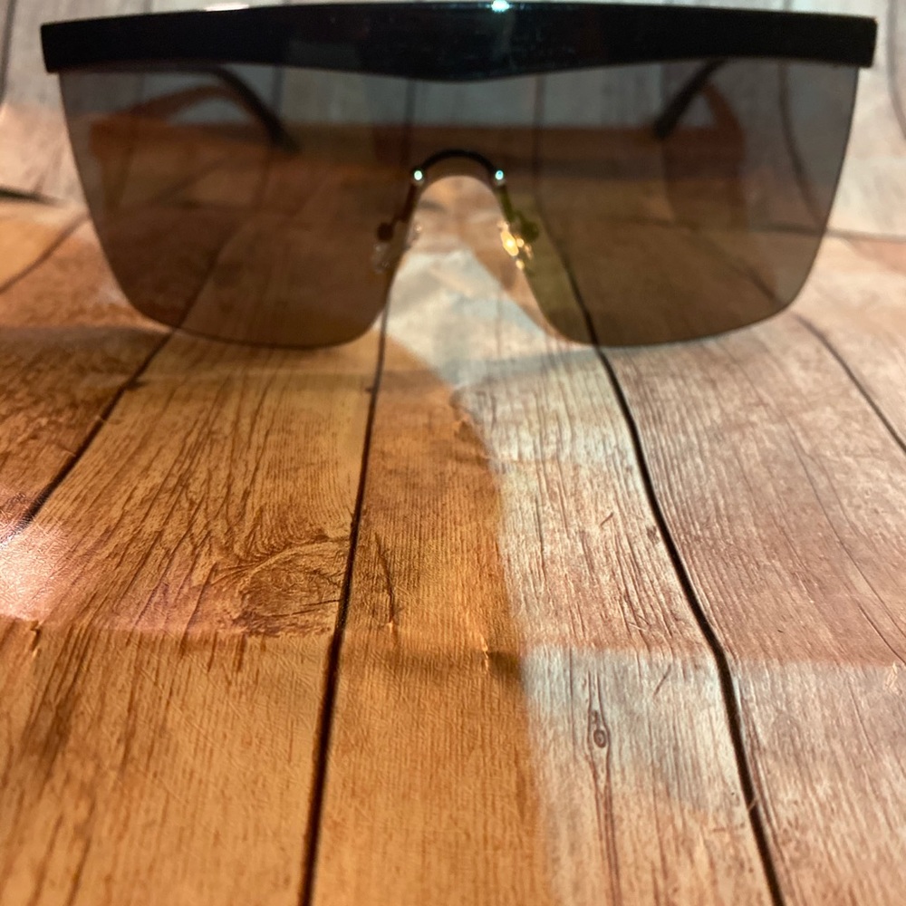 Fashion Nova Altered Vision Sunglasses NEW - Picture 3 of 3
